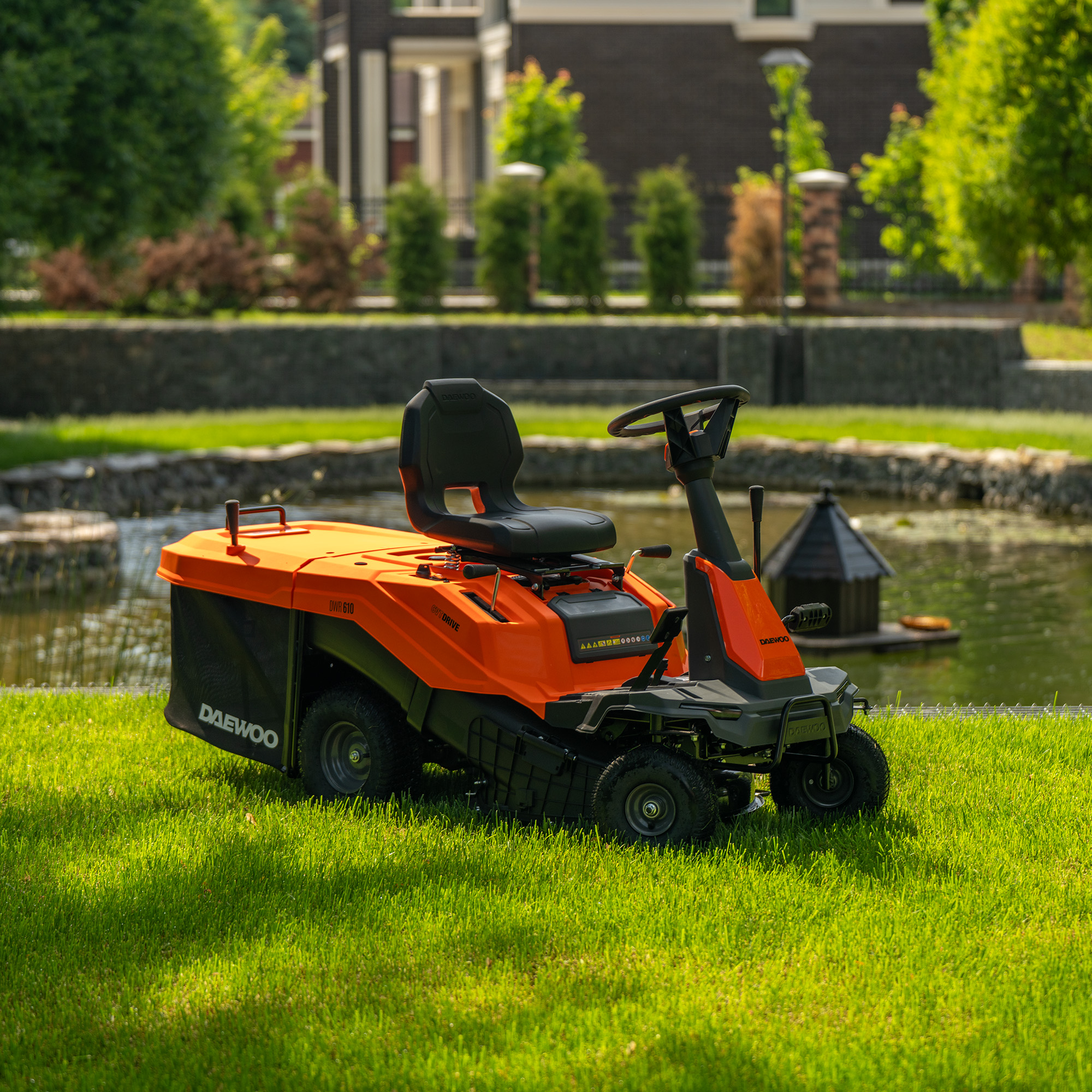 Райдер садовый бензиновый DAEWOO DWR 610